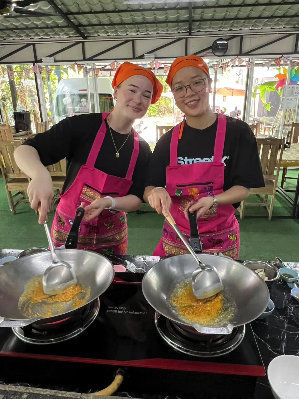 Street Food Tasting Bar + One dish Thai Cooking Class